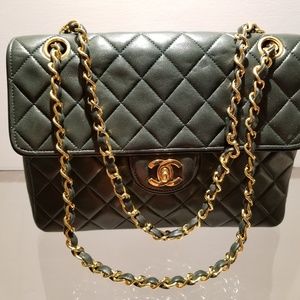 Chanel quilted hunter Green handbag. Mint conditio
